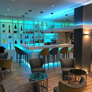 4* מלון Western Carlton